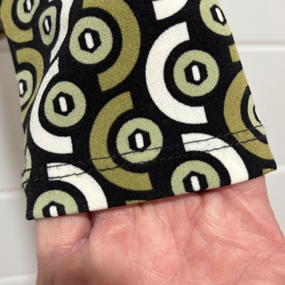 Tahari groovy graphic print long sleeve bow collar blouse size L - Picture 8 of 15